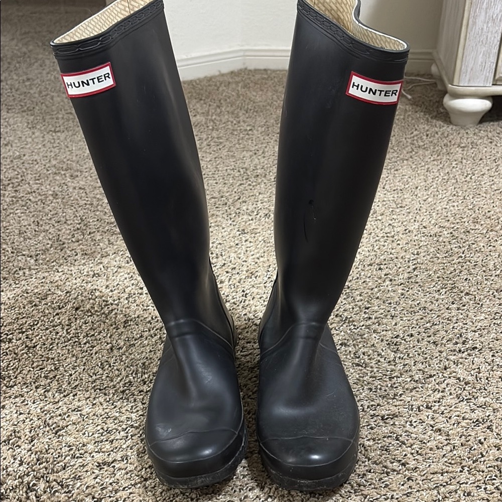 Hunter Black Tall Rain Boots. Wide calf